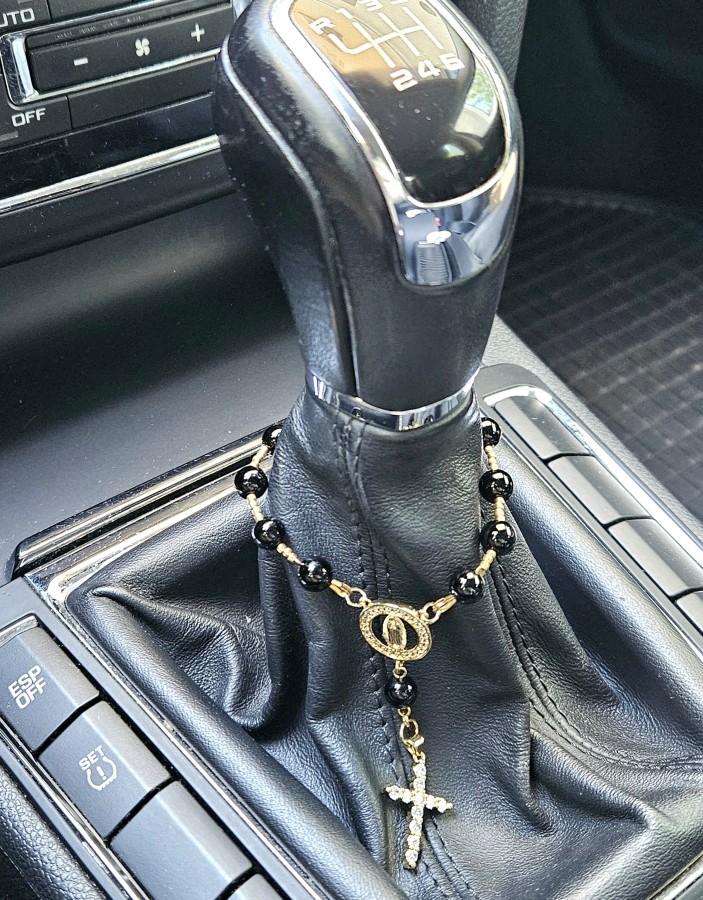 Mažasis rožančius iš onikso akmenukų automobiliui (TMROŽ6)