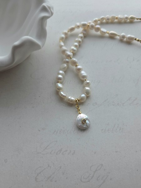 Perlų vėrinys  su gėlavandenio perlo pakabuku (TMVER45)