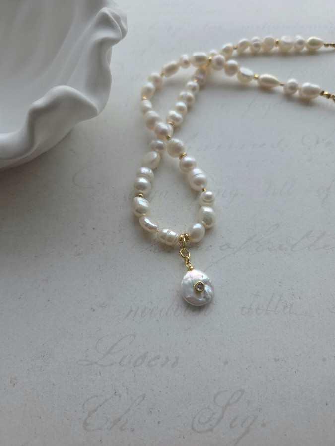 Perlų vėrinys  su gėlavandenio perlo pakabuku (TMVER45)