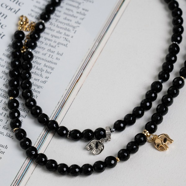 Facetuoto onikso vėrinys su aukso ar sidabro spalvos drambliuku (TMVER20) 